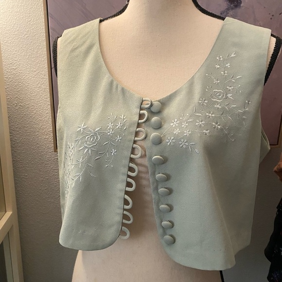Express Mint Cropped Button Up Vest - Picture 2 of 7